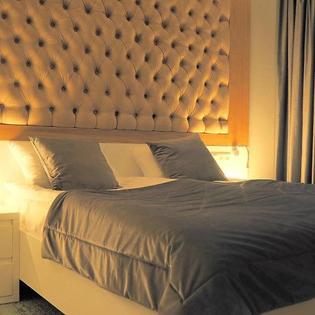 Hotel Sjesta Nowa Sol Bagian luar foto
