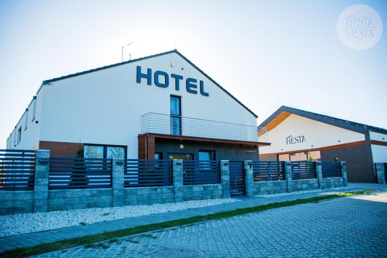 Hotel Sjesta Nowa Sol Bagian luar foto