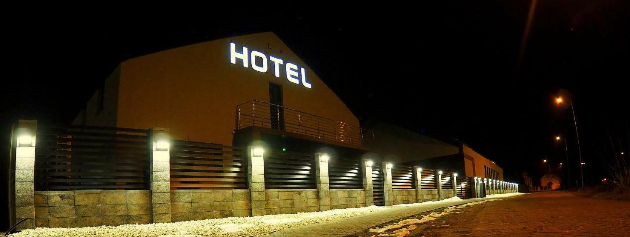 Hotel Sjesta Nowa Sol Bagian luar foto