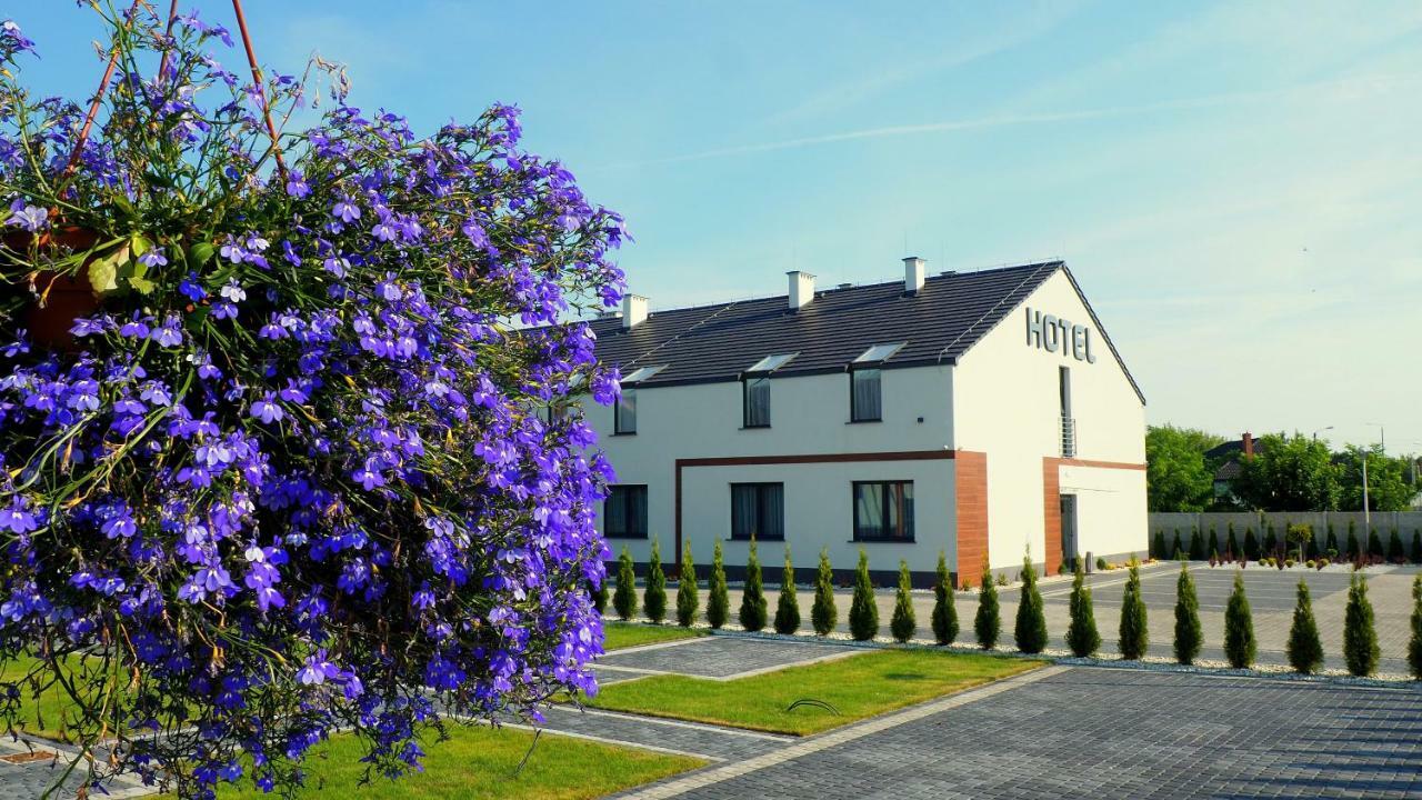 Hotel Sjesta Nowa Sol Bagian luar foto